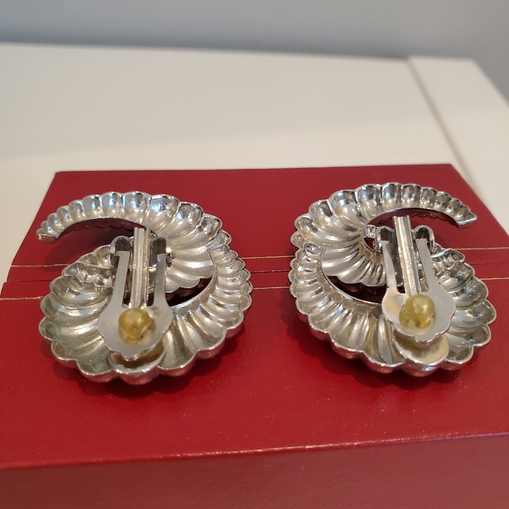 Vintage Bracelet and‎ Clip Earrings - Picture 15 of 16
